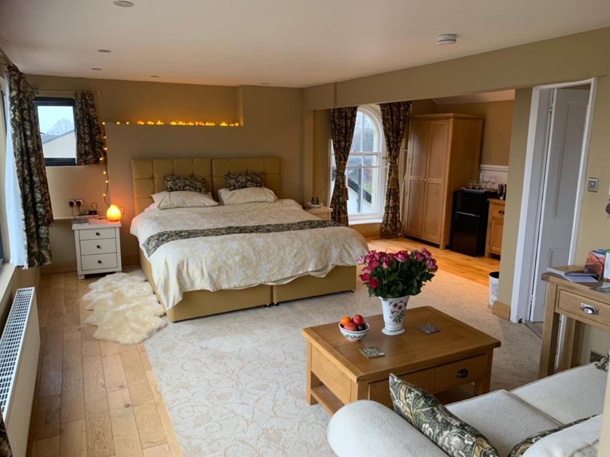 The Penthouse Bowness Luxury Loft Jacuzzi Bath & Complimentary Lakeview Spa Membership المظهر الخارجي الصورة