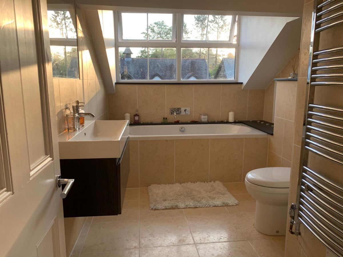 The Penthouse Bowness Luxury Loft Jacuzzi Bath & Complimentary Lakeview Spa Membership المظهر الخارجي الصورة