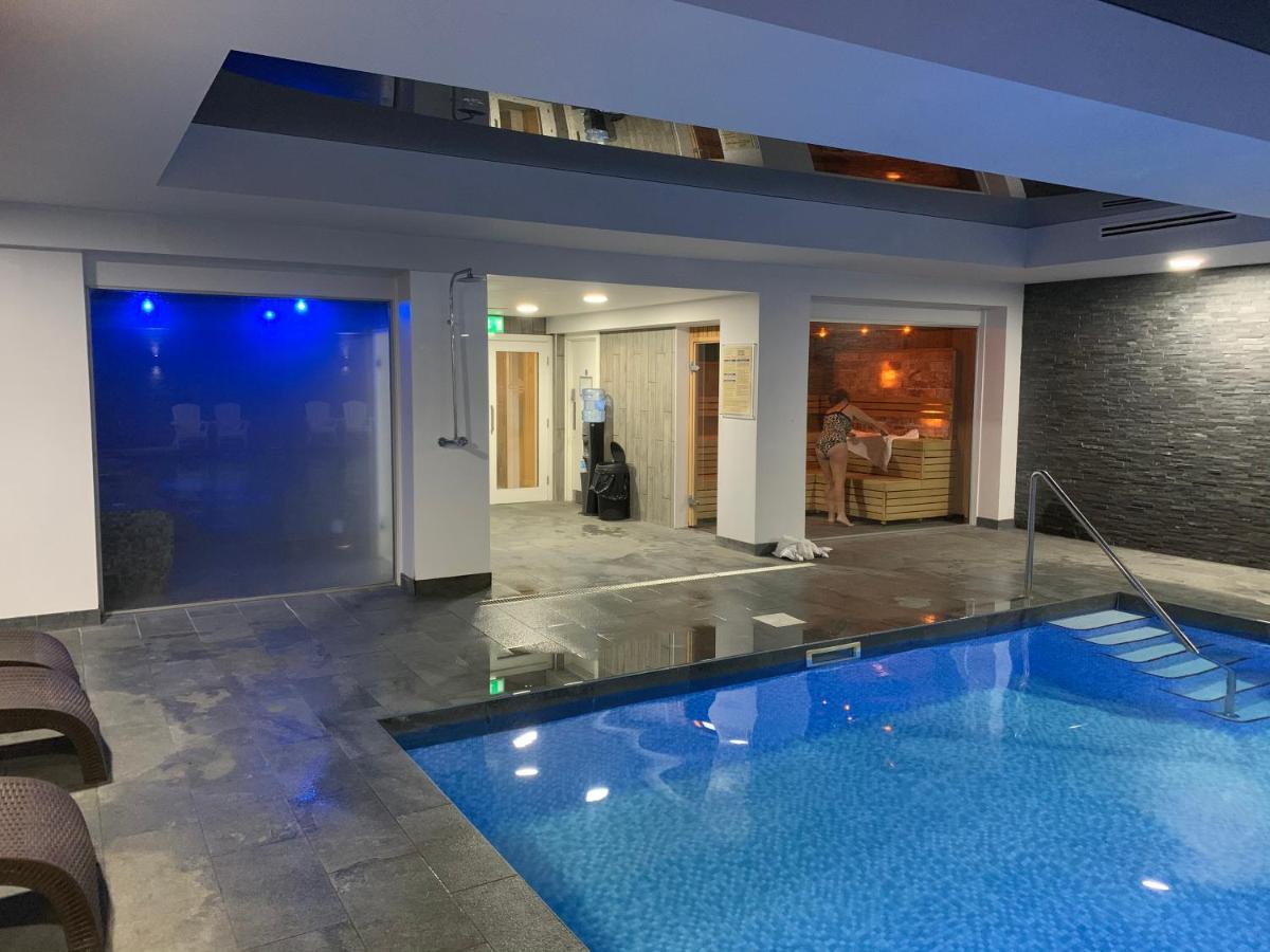The Penthouse Bowness Luxury Loft Jacuzzi Bath & Complimentary Lakeview Spa Membership المظهر الخارجي الصورة