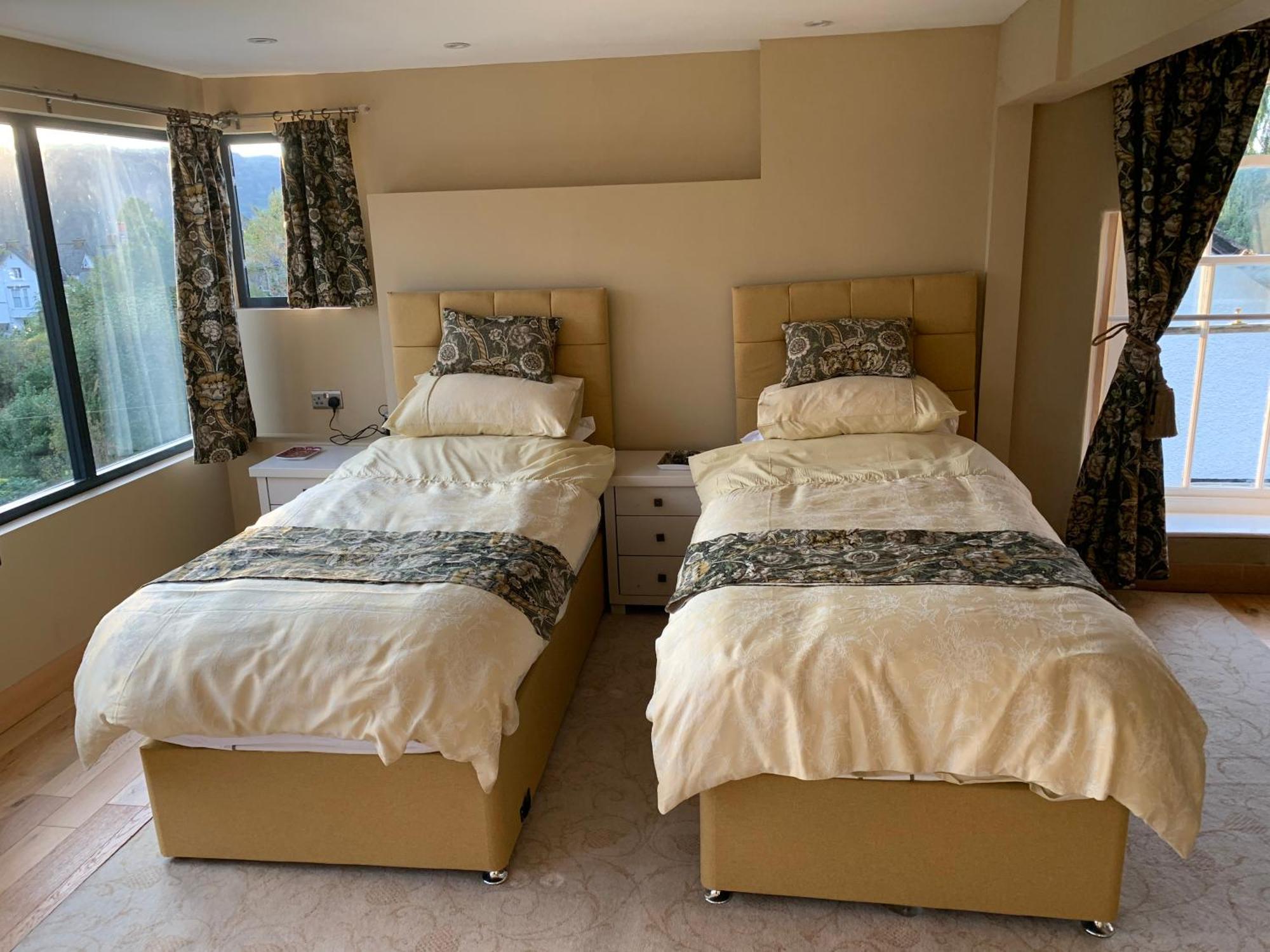 The Penthouse Bowness Luxury Loft Jacuzzi Bath & Complimentary Lakeview Spa Membership المظهر الخارجي الصورة