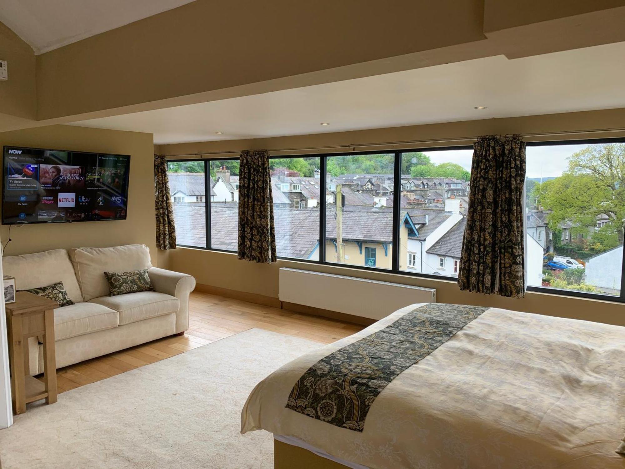 The Penthouse Bowness Luxury Loft Jacuzzi Bath & Complimentary Lakeview Spa Membership المظهر الخارجي الصورة