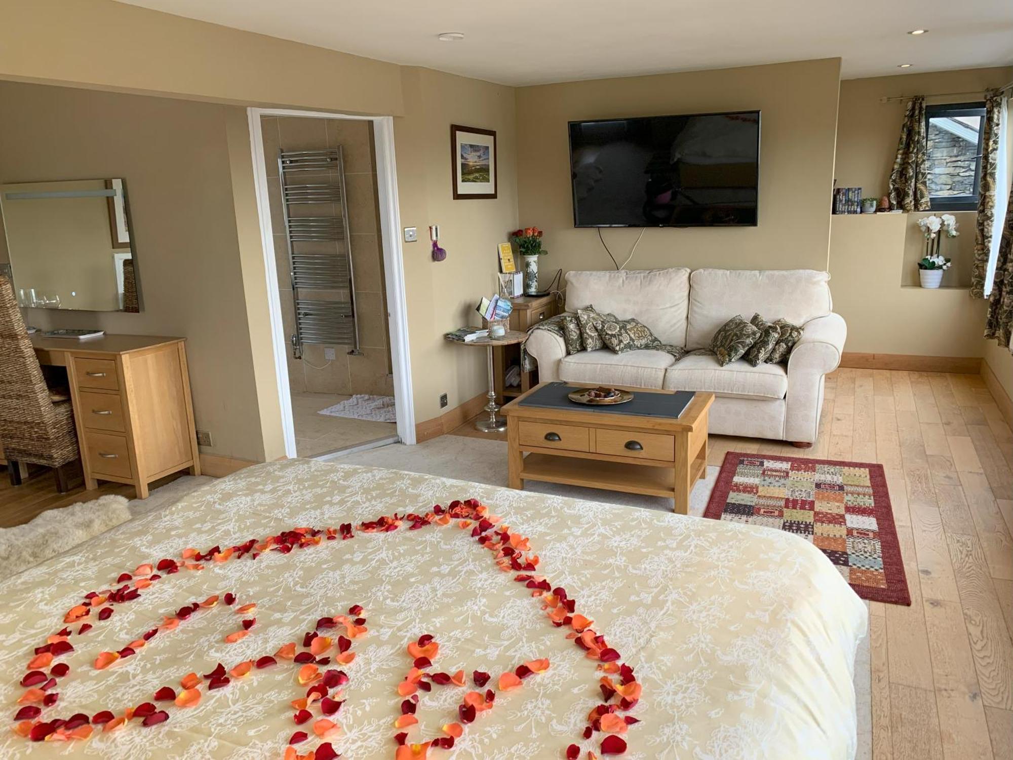 The Penthouse Bowness Luxury Loft Jacuzzi Bath & Complimentary Lakeview Spa Membership المظهر الخارجي الصورة